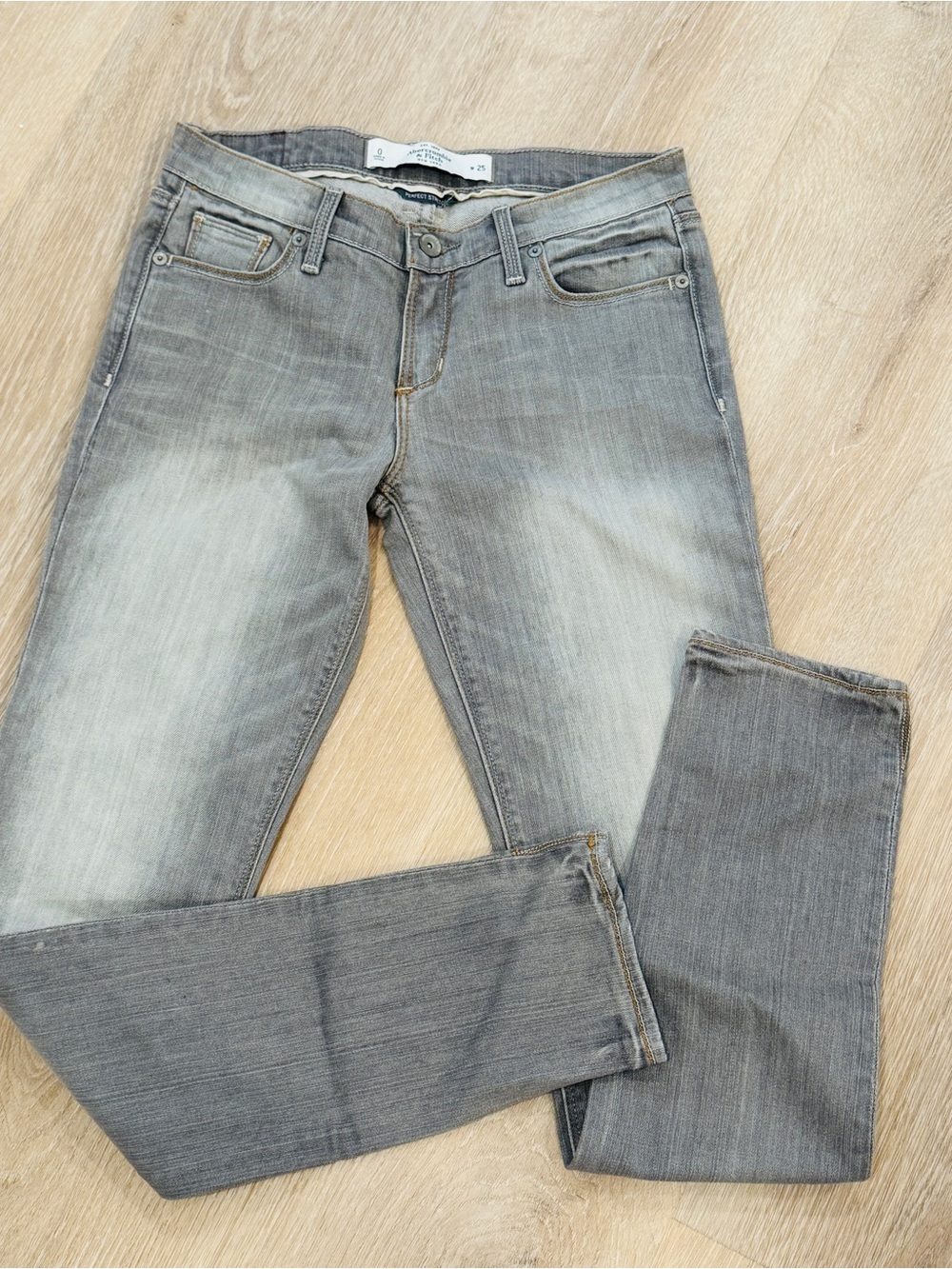 Abercrombie & Fitch Women's Faded Gray Straight-Leg Jeans